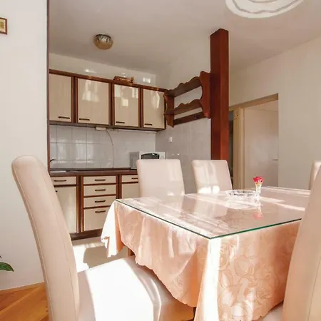 One-bedroom In Apartment *